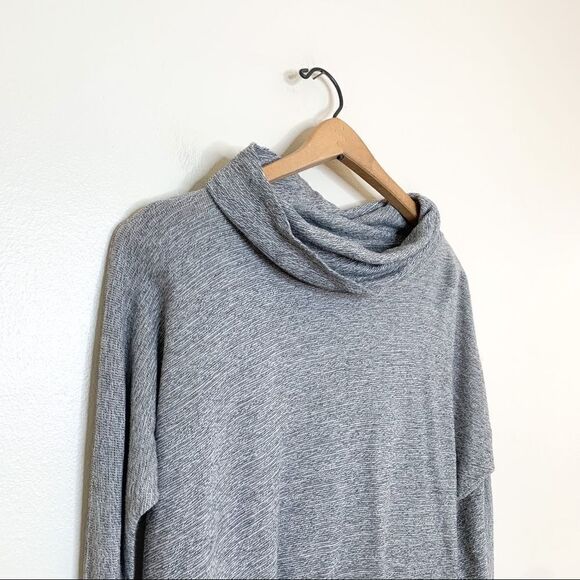 Banana Republic Heather Gray Slouchy Long Sleeve Turtleneck Knit Top XS - Picture 3 of 8